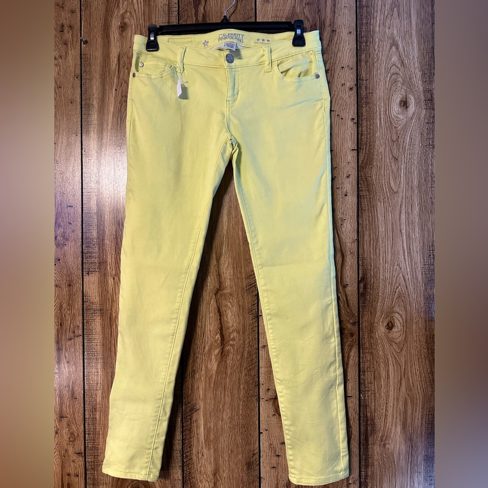 GUC Celebrity Pink Jeans. Size 9. Juniors.